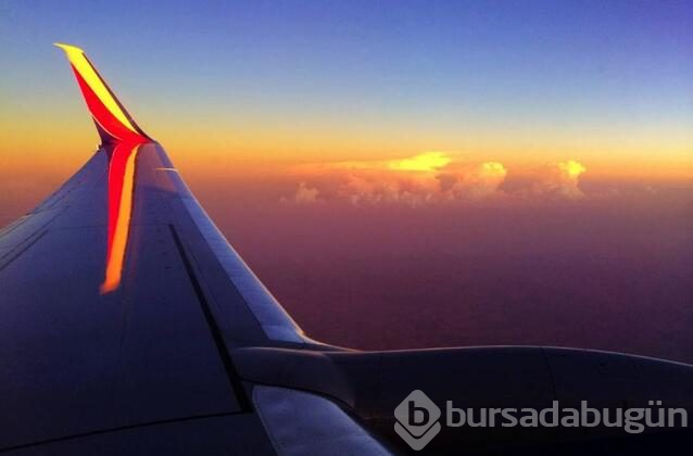 Uçak tuvaletinde gizli kamera skandalı!