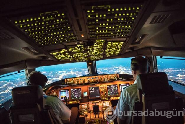 Uçak tuvaletinde gizli kamera skandalı!