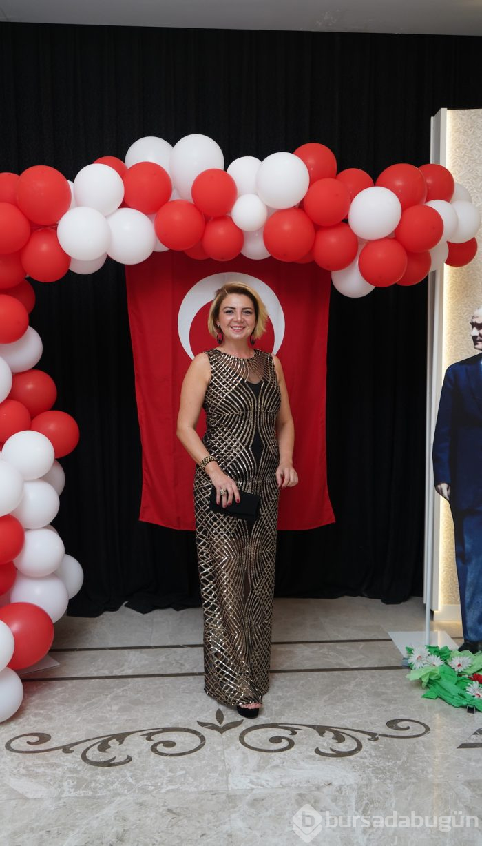 Bursalı hanımlardan Cumhuriyet kutlaması