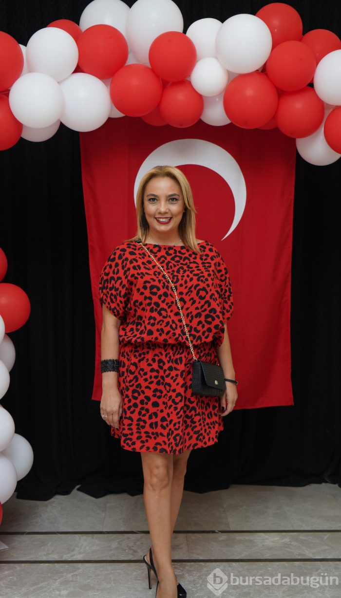 Bursalı hanımlardan Cumhuriyet kutlaması