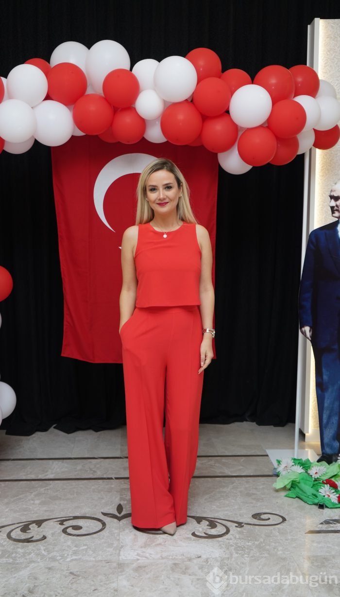 Bursalı hanımlardan Cumhuriyet kutlaması