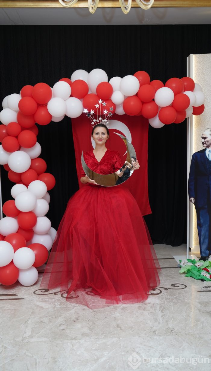 Bursalı hanımlardan Cumhuriyet kutlaması