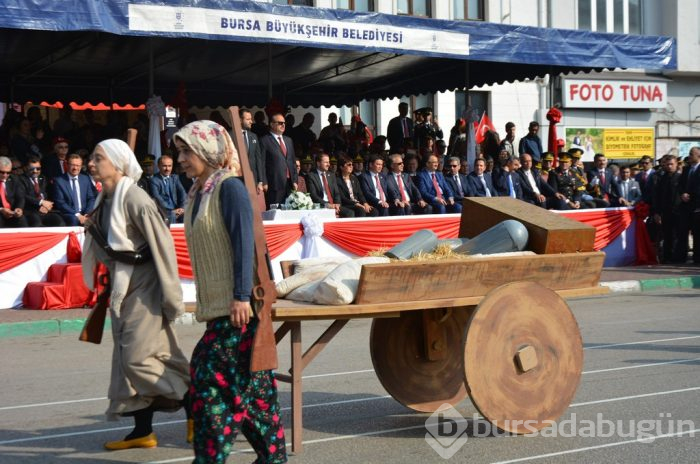 Bursa'da Cumhuriyet'in 96. yıldönümü renkli görüntülere sahne oldu
