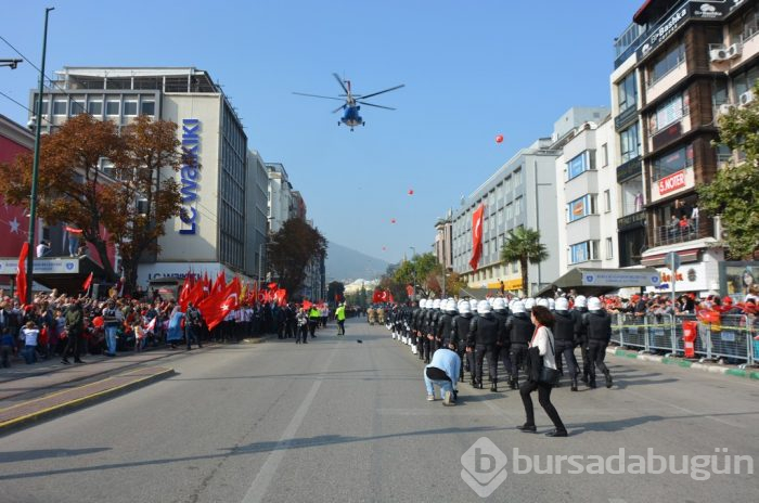 Bursa'da Cumhuriyet'in 96. yıldönümü renkli görüntülere sahne oldu
