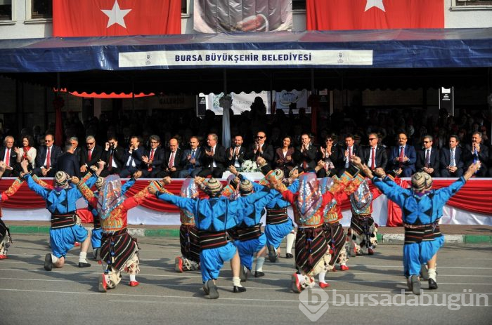 Bursa'da Cumhuriyet'in 96. yıldönümü renkli görüntülere sahne oldu
