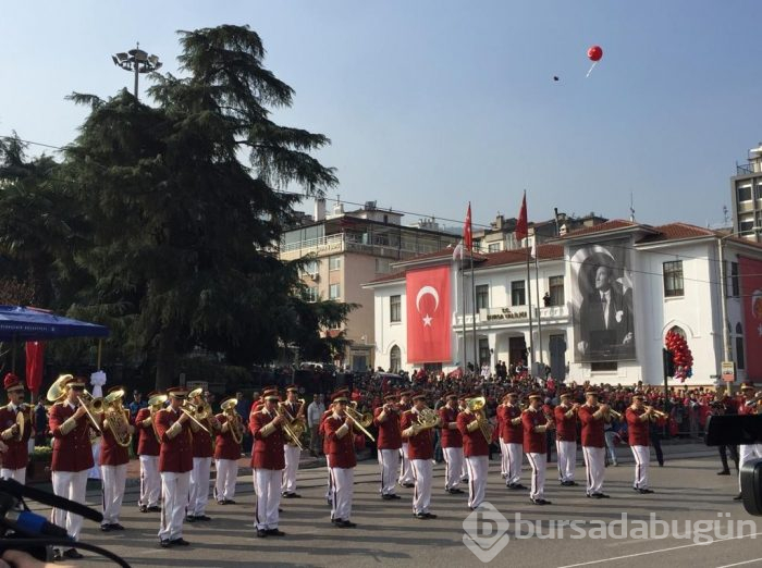 Bursa'da Cumhuriyet'in 96. yıldönümü renkli görüntülere sahne oldu

