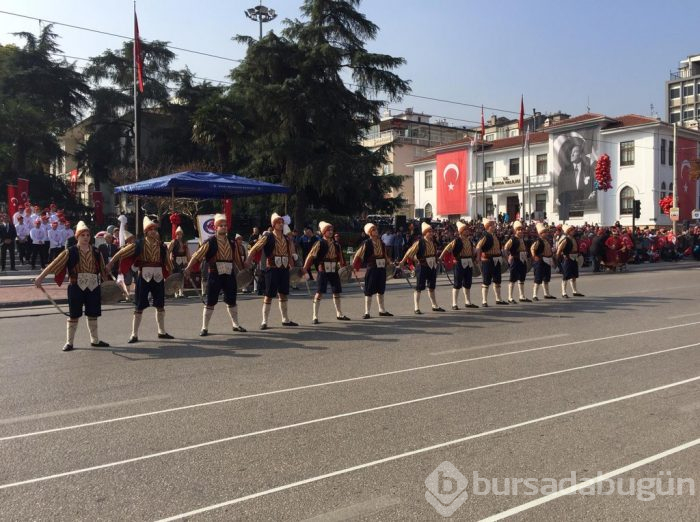 Bursa'da Cumhuriyet'in 96. yıldönümü renkli görüntülere sahne oldu
