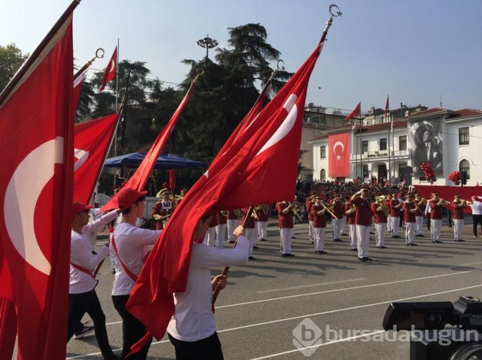 Bursa'da Cumhuriyet'in 96. yıldönümü renkli görüntülere sahne oldu
