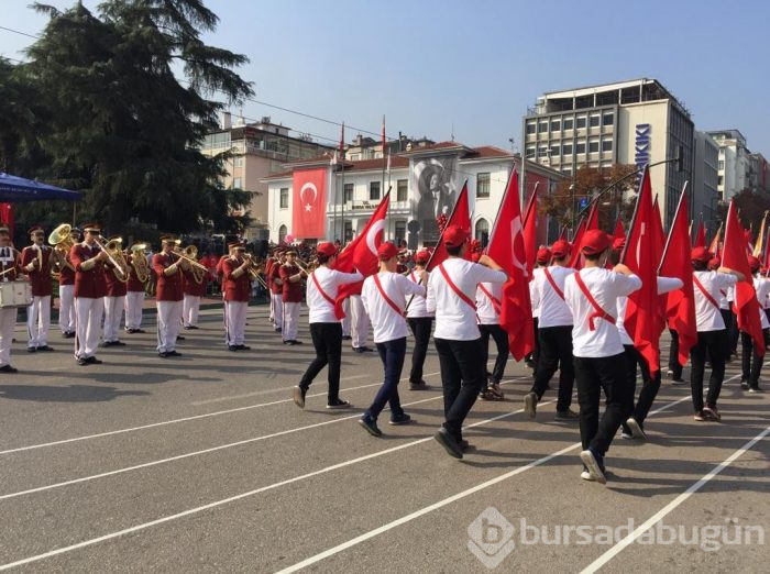 Bursa'da Cumhuriyet'in 96. yıldönümü renkli görüntülere sahne oldu
