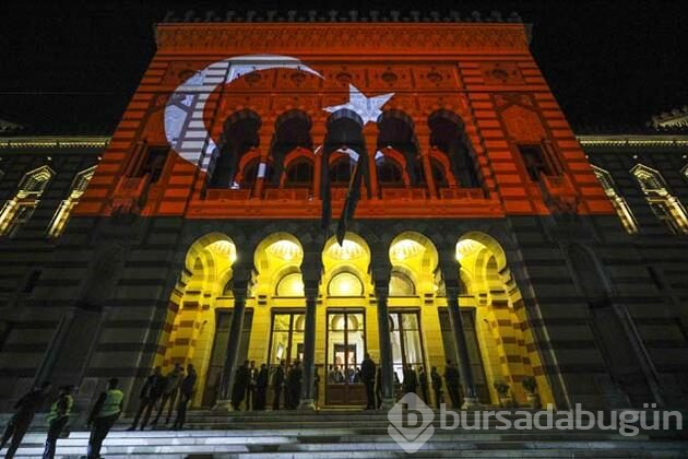 Ünlü kütüphaneye Türk bayrağı yansıması!
