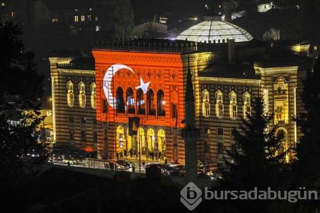 Ünlü kütüphaneye Türk bayrağı yansıması!