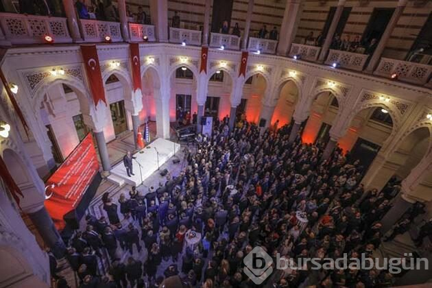 Ünlü kütüphaneye Türk bayrağı yansıması!