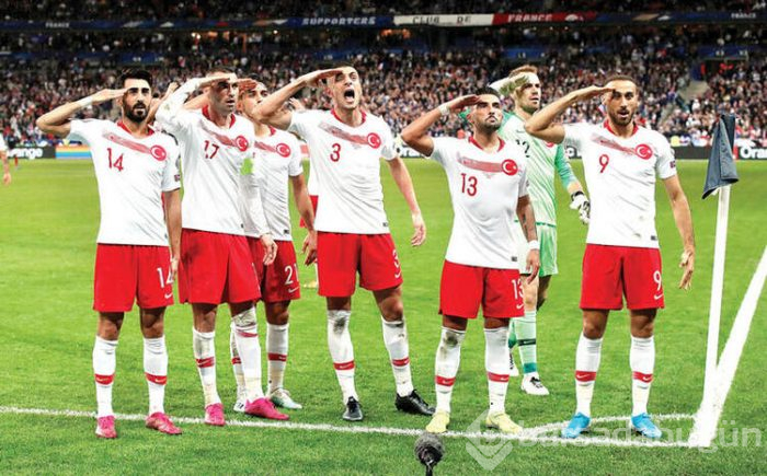 'Asker selamı' verdiği için sözleşmesi feshedildi!