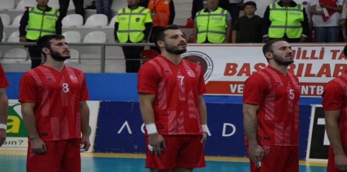 'Asker selamı' verdiği için sözleşmesi feshedildi!