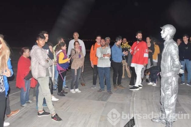 'Canlı heykel' 24 saat süreyle 'asker selamı' vererek dünya rekoru kırdı!