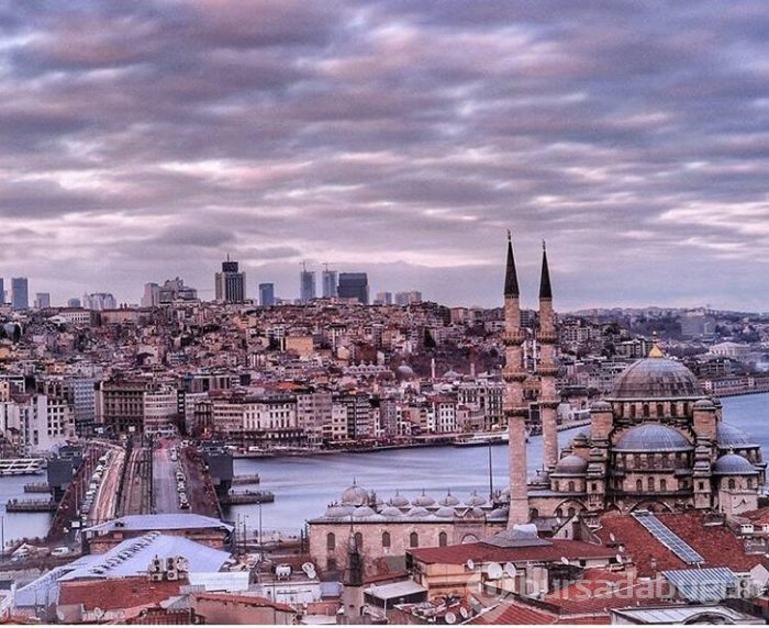 Valide Han'da fotoğraf çekenlerden para alıyor!