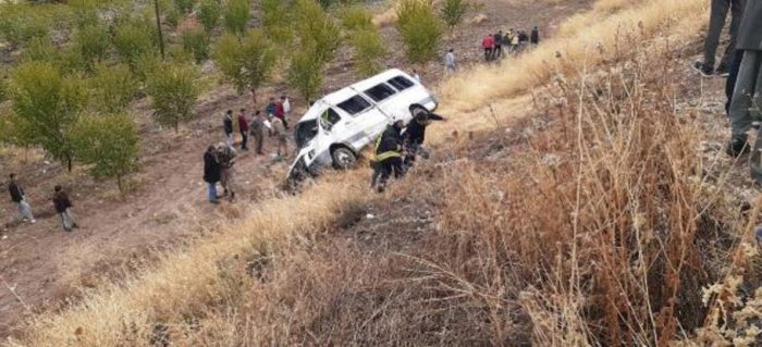 Adıyaman'da yolcu minibüsü devrildi!