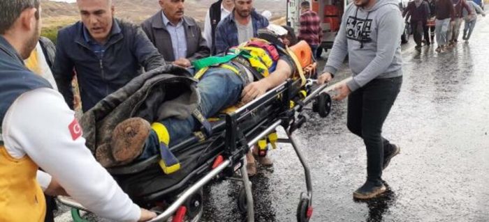 Adıyaman'da yolcu minibüsü devrildi!