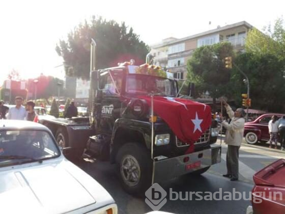 Klasik otomobiller 29 Ekim'e renk kattı