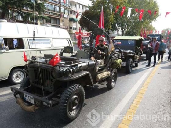 Klasik otomobiller 29 Ekim'e renk kattı