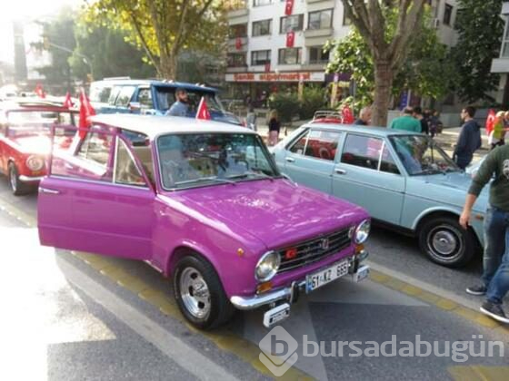 Klasik otomobiller 29 Ekim'e renk kattı