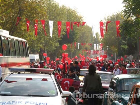 Klasik otomobiller 29 Ekim'e renk kattı