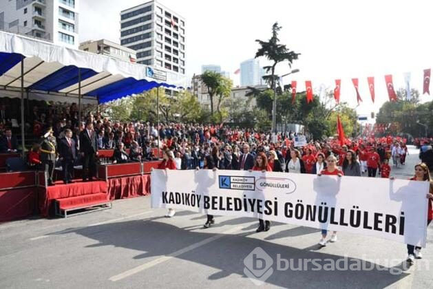 Klasik otomobiller 29 Ekim'e renk kattı