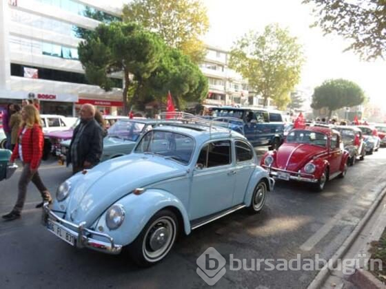 Klasik otomobiller 29 Ekim'e renk kattı