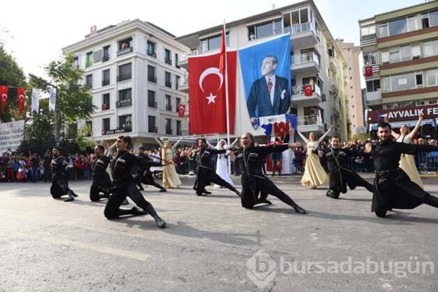 Klasik otomobiller 29 Ekim'e renk kattı