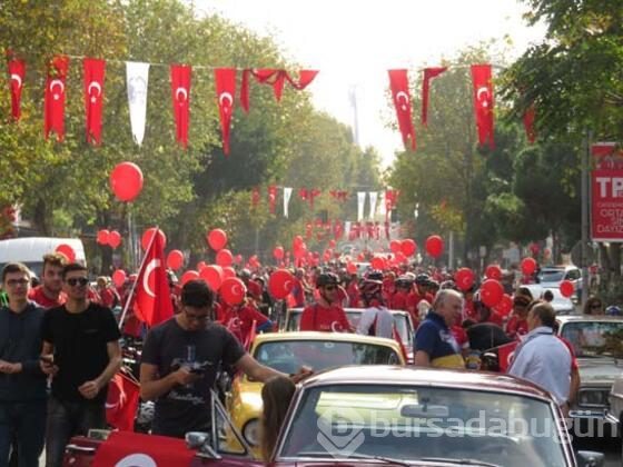 Klasik otomobiller 29 Ekim'e renk kattı