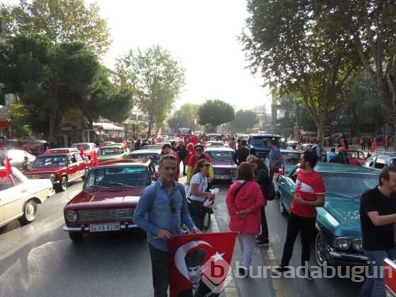 Klasik otomobiller 29 Ekim'e renk kattı
