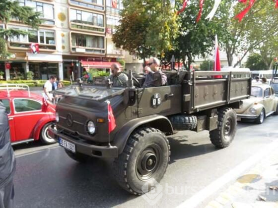 Klasik otomobiller 29 Ekim'e renk kattı