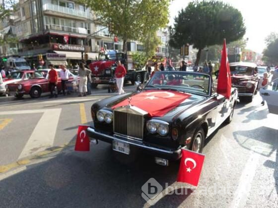 Klasik otomobiller 29 Ekim'e renk kattı