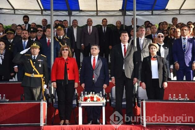 Klasik otomobiller 29 Ekim'e renk kattı