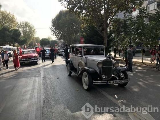 Klasik otomobiller 29 Ekim'e renk kattı