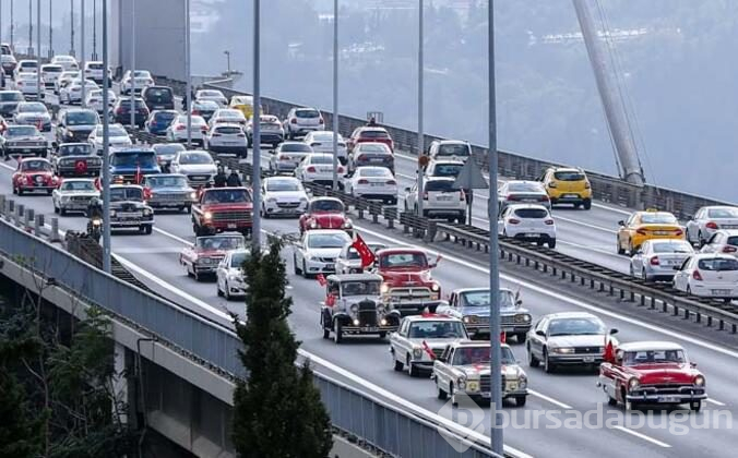 Klasik otomobiller 29 Ekim'e renk kattı