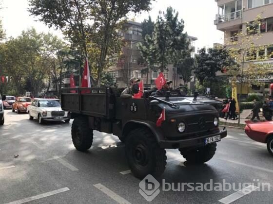 Klasik otomobiller 29 Ekim'e renk kattı