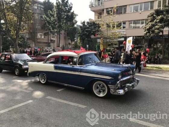 Klasik otomobiller 29 Ekim'e renk kattı