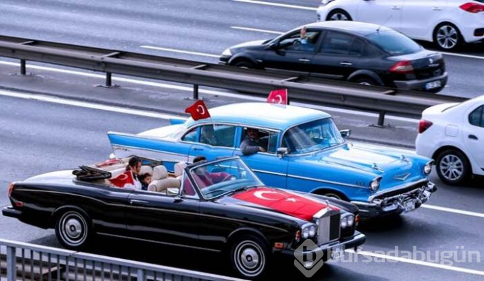 Klasik otomobiller 29 Ekim'e renk kattı