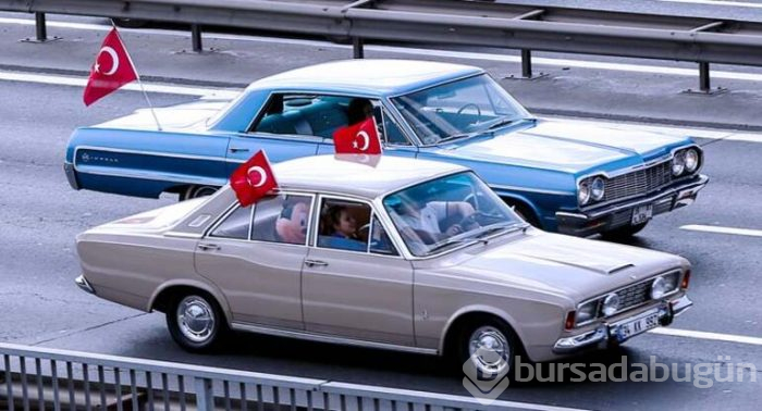 Klasik otomobiller 29 Ekim'e renk kattı
