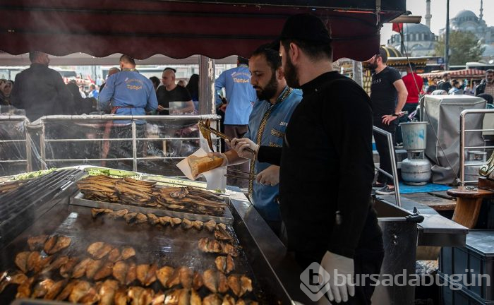 Eminönü'nde balık ekmek satan tekneleri kaldırma kararı geldi!