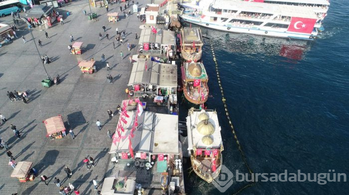 Eminönü'nde balık ekmek satan tekneleri kaldırma kararı geldi!