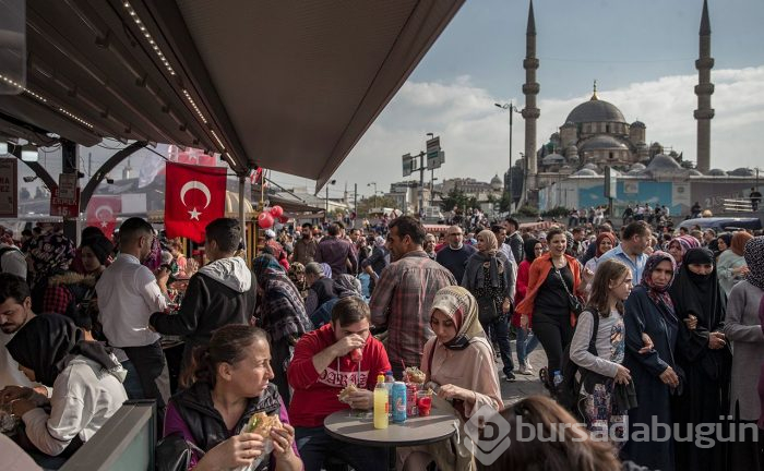 Eminönü'nde balık ekmek satan tekneleri kaldırma kararı geldi!
