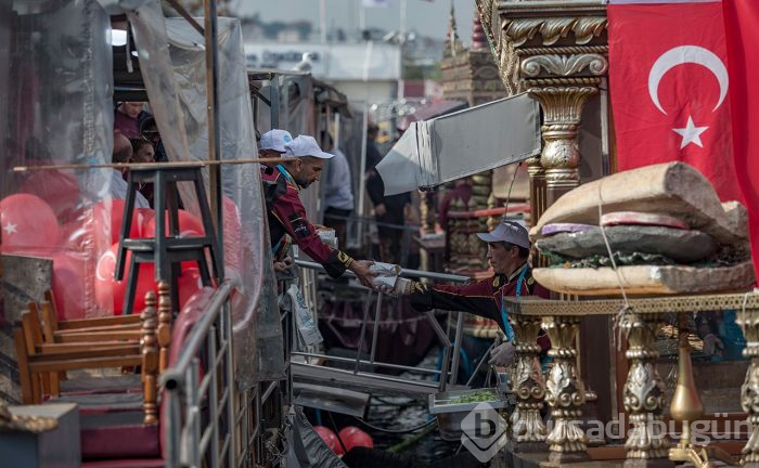 Eminönü'nde balık ekmek satan tekneleri kaldırma kararı geldi!