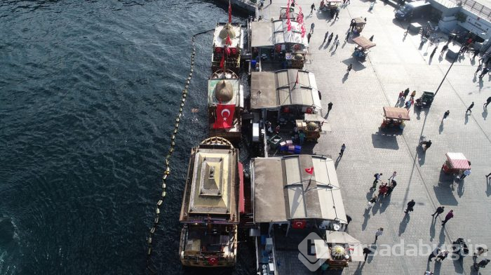 Eminönü'nde balık ekmek satan tekneleri kaldırma kararı geldi!