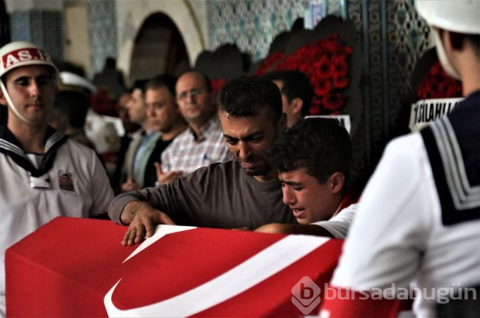Şehit cenazesinde gülmeyi nasıl başardın ey vekil!