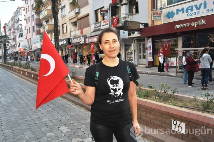 Cumhuriyet Bayramı'nı zeybek oynayarak kutladılar!