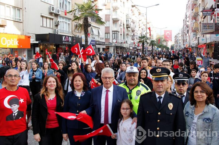 Cumhuriyet Bayramı'nı zeybek oynayarak kutladılar!
