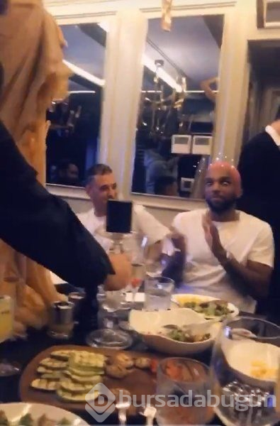Galatasaraylı futbolcular derbi sonrası dansöz oynattı!
