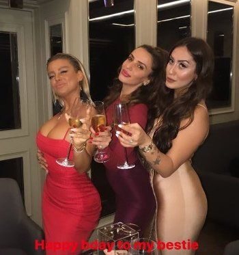 Galatasaraylı futbolcular derbi sonrası dansöz oynattı!